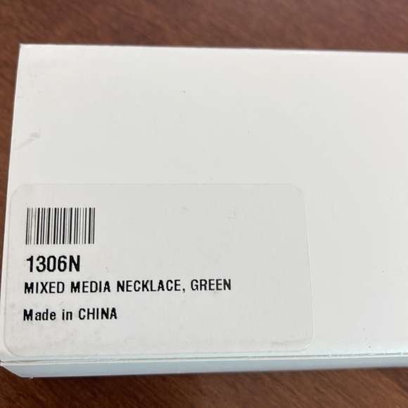 Touchstone Mixed Media necklace, green - Picture 3 of 4